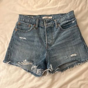 Levi Wedgie Shorts - Size 27